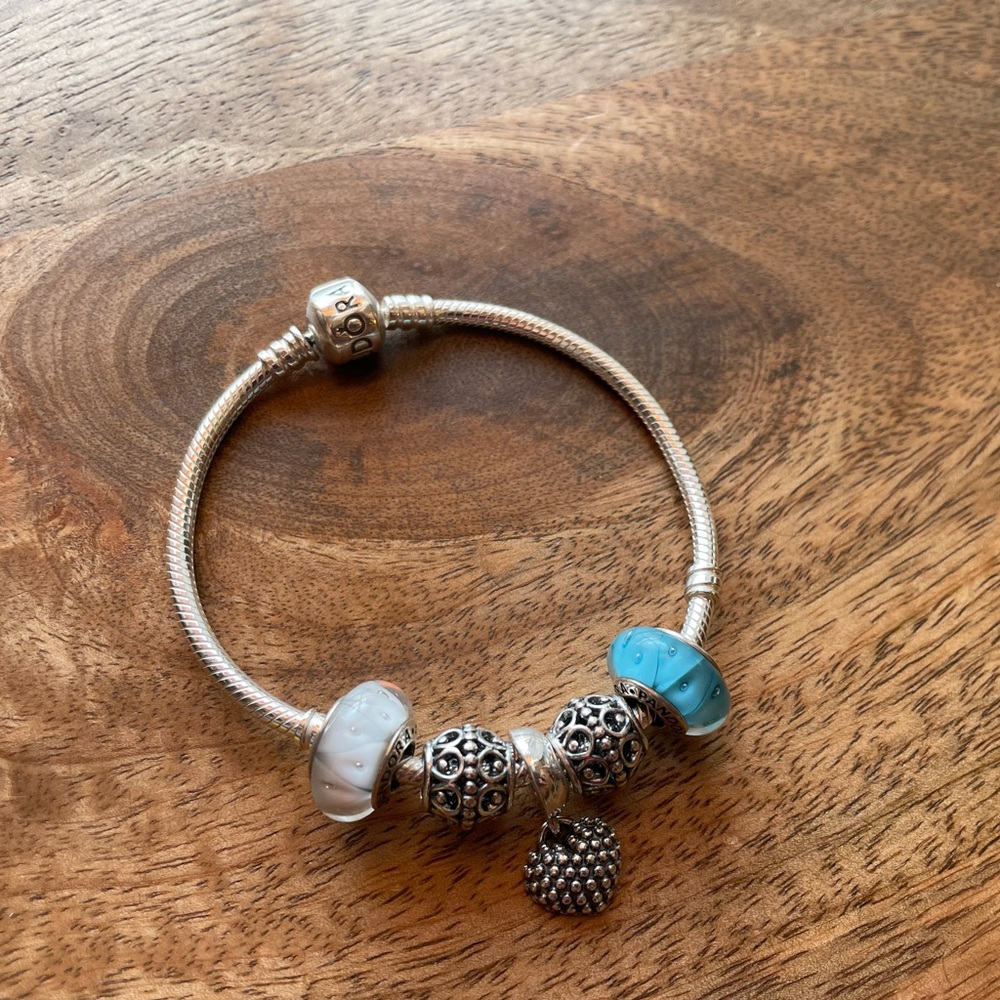 NWOT Pandora bracelet with 5 beads